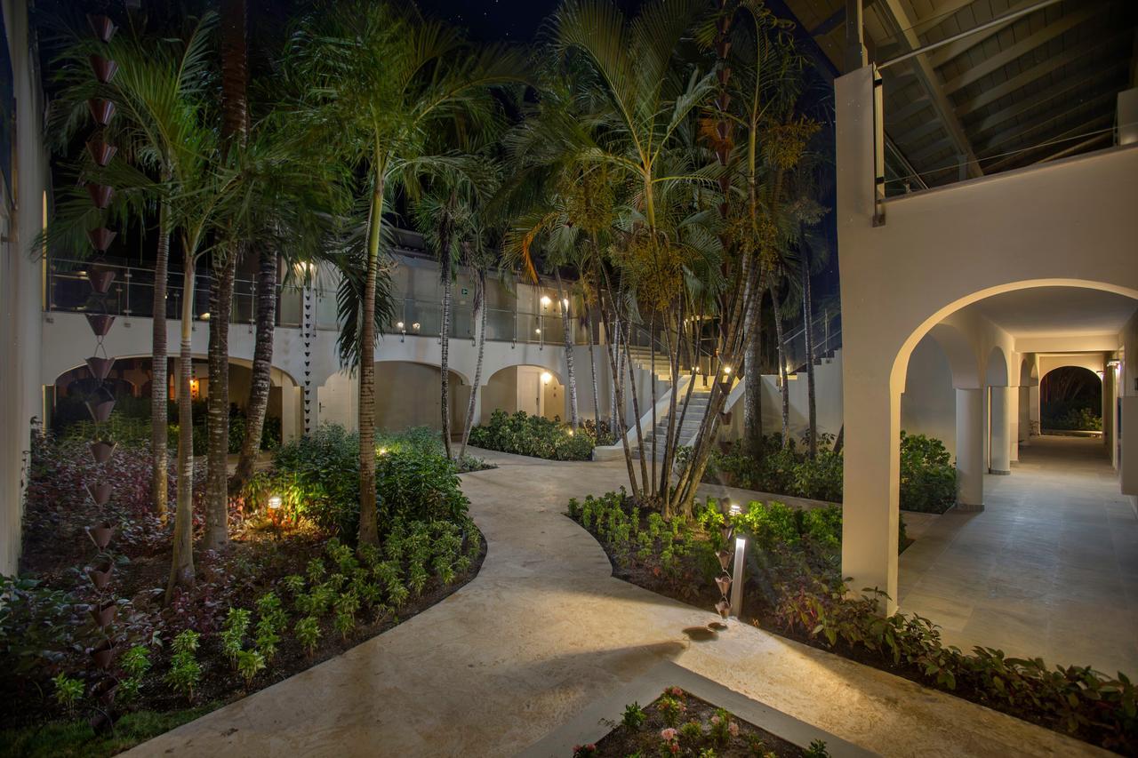 Catalonia Royal La Romana Adults Only Bayahibe Exterior photo The hotel at night